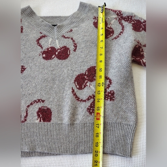 Social Scene Gray Patterned Women's Sweater Size M - Picture 4 of 7